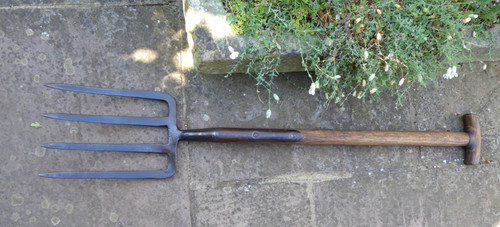 Vintage potato fork lug worm - vintage,