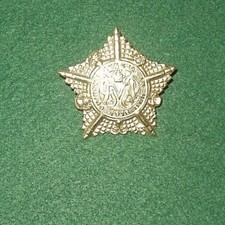 GUARDS MACHINE GUN BATTALION WHITE METAL CAP BADGE