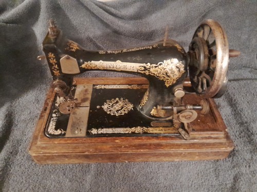 1908 handcranked singer sewing - handcranked,