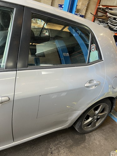 Toyota auris hybrid - toyota,