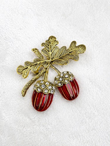 Acorn brooch gold - acorn,