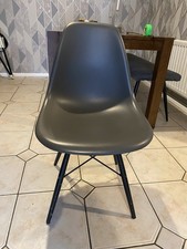 Vitra Eames DSW Chair in