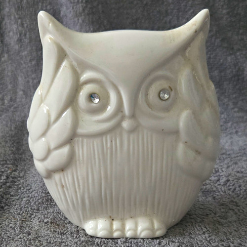 Unmarked white ceramic owl - unmarked,