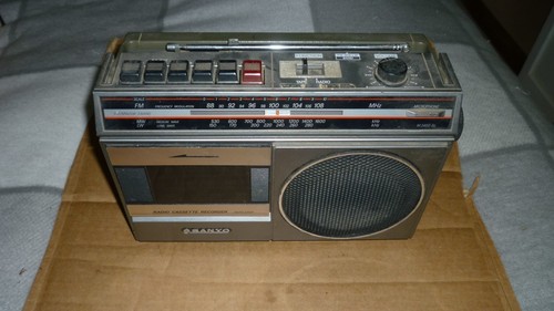 Vintage sanyo radio cassette - radio,