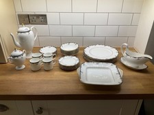 Wedgewood Chartley dinner set good used condition 32 pieces