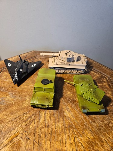 Lot plastic military toy - lot,