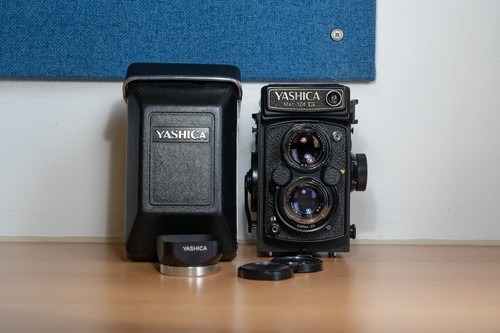 Near mint yashica mat 124g - "near,