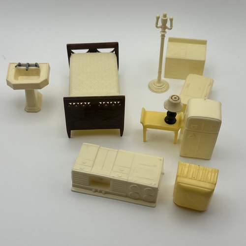 Vintage dollhouse furniture - vintage,