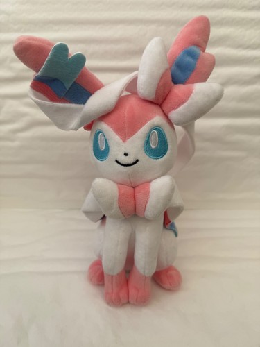 Official sylveon medium - official,