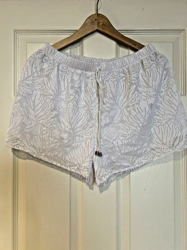 White lined lace - tu,