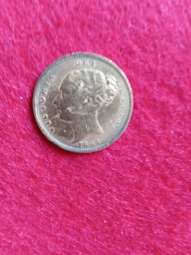 Half sovereign young queen - of,