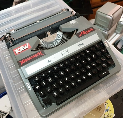 Smith grey fox - fox, portable
