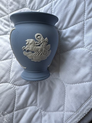 Wedgewood blue jasperware urn - blue,