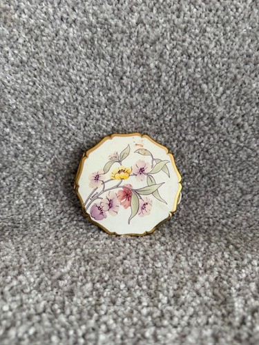 Vintage stratton powder