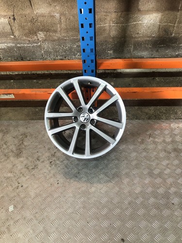 Volkswagen golf silver - 16'',