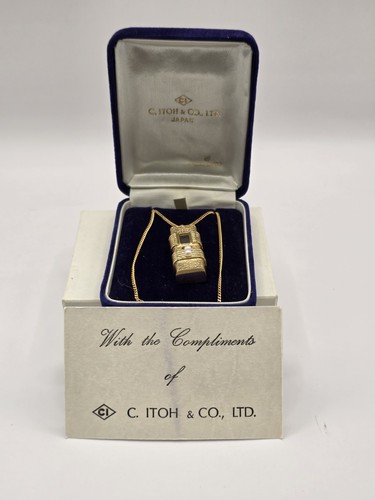 Gold tone pendant necklace - tone,