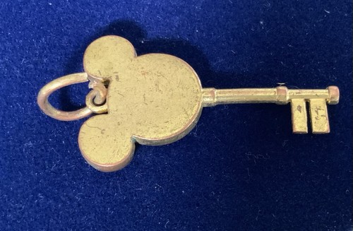 Vintage disney key fob gold - disney,