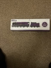 Hornby R30231 HM The Queens