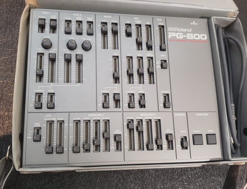 Roland 800 synthesizer - roland, pg-800