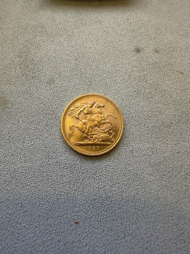 1957 gold sovereign coin - sovereign,
