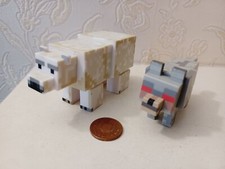 Minecraft Polar Bear and Red Eyed Wolf  Figures Bundle Mojang B9