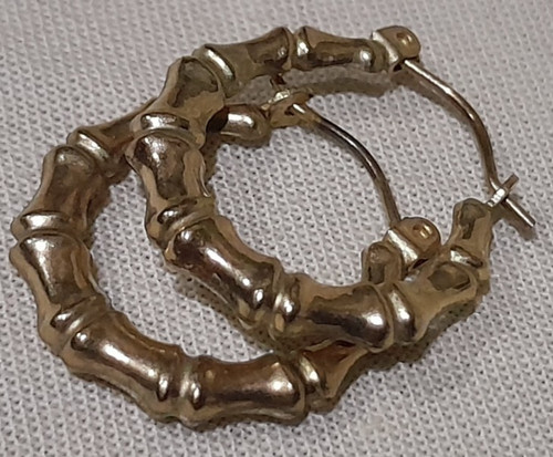 Small 9ct yellow gold - ***small,