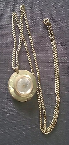 Ladies vintage wind pendant - up,