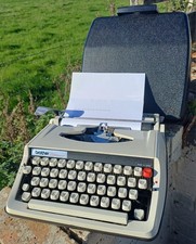 Excellent 1979 BROTHER DeLuxe 800T TAB Portable Typewriter original Case Working