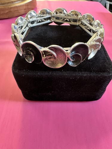 Silver tone swirl disc - swirl, stretch