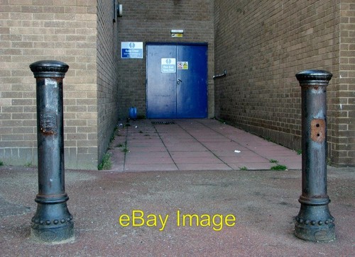 Photo 6x4 cast iron bollards - photo,