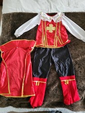 Dress Up America Nobleman Costume for Boys - Musketeer Dress-Up for Kids