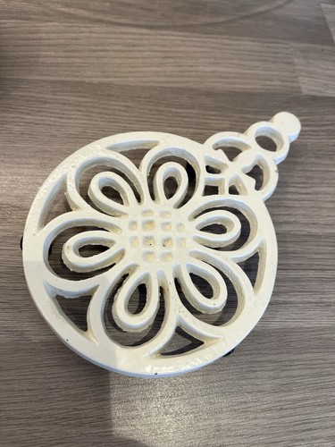 Cast iron heavy cream - , flower
