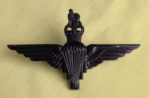 Black anodised aluminium - black,