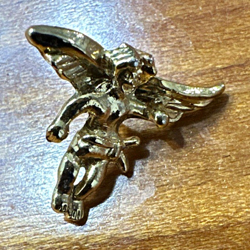 Gold tone metal angel - angel, winged