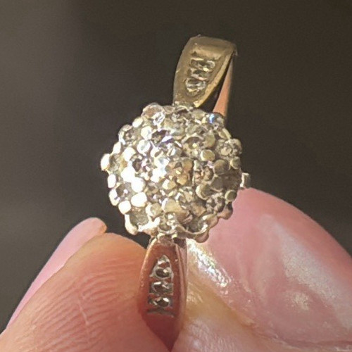 Vintage 9ct yellow gold round - gold,