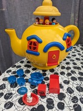 BLUEBIRD BIG YELLOW TEAPOT PLAYSET. VINTAGE 1980