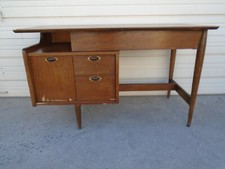 Iconic floating Desk Hooker