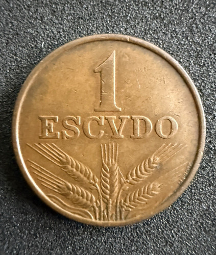 Portugal escudo 1974 coin - 1,
