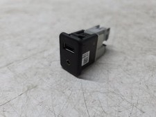 Vauxhall Corsa E Excite 2014-2015 Aux & Usb Hub 95224941