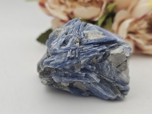 Blue kyanite crystal - hq,