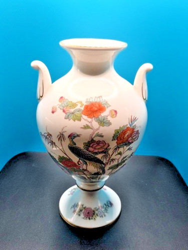 Wedgwood footed amphora kutani - amphora,