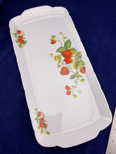 Thun strawberry pattern