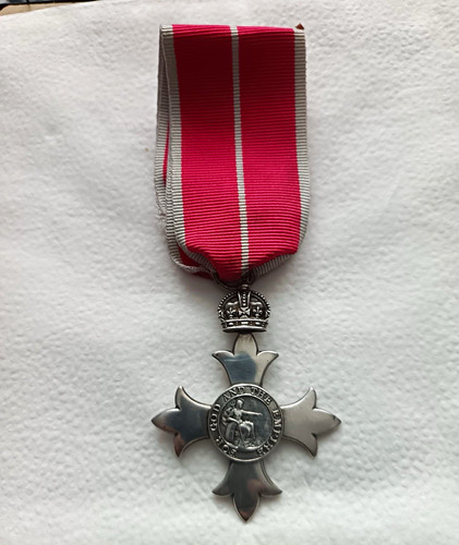 Ww1 mbe medal with red - ww1,