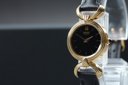 Vintage 1979 mint quartz - n,