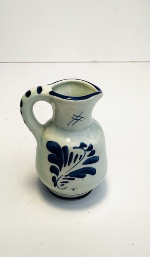 Vintage small blue white - &,