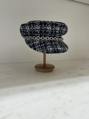 Maison michel paris - maison, newsboy