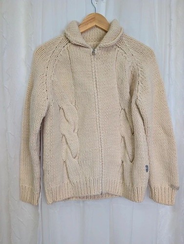 Datum hand knit wool - hand,