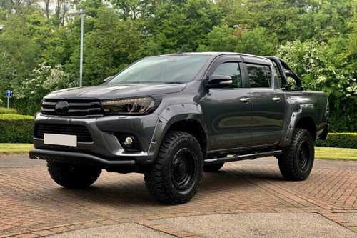 Toyota hilux black spoiler bar - black,