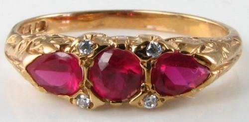 Divine 9ct gol ruby - 9ct,