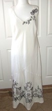 WHITE LINEN EVENING GOWN DRESS  WITH FLORAL MOTIFS - FULLY LINED - SIZE 22 SOUTH